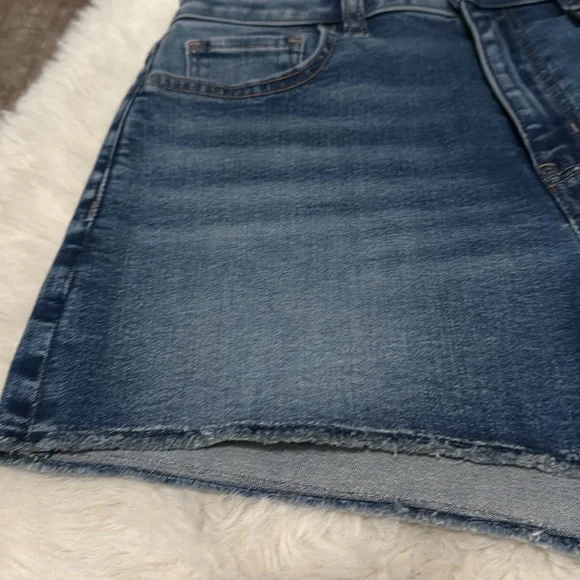 SILVER JEANS CO Raw Hem Denim Shorts ~ NWT - Picture 3 of 10